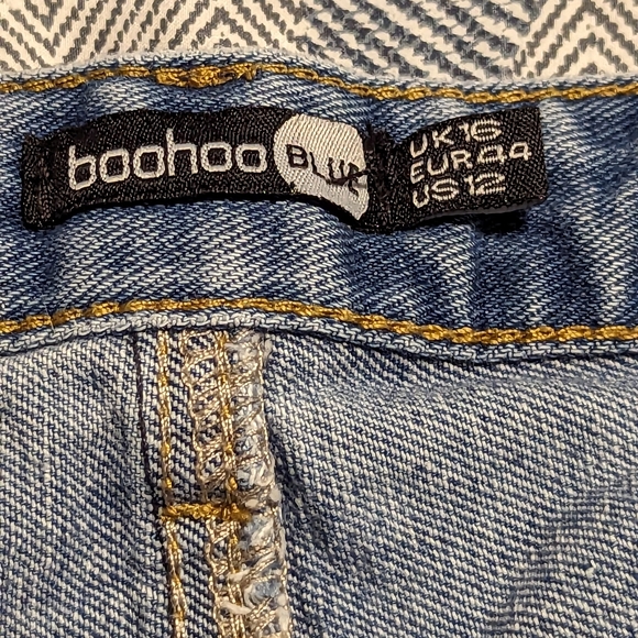 BooHoo Destroyed Shorts - Picture 3 of 3